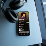 Ações do Spotify despencam enquanto empresa aposta em inovação para audiolivros